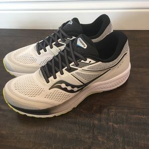 Men's Saucony Onmi 19's size 10